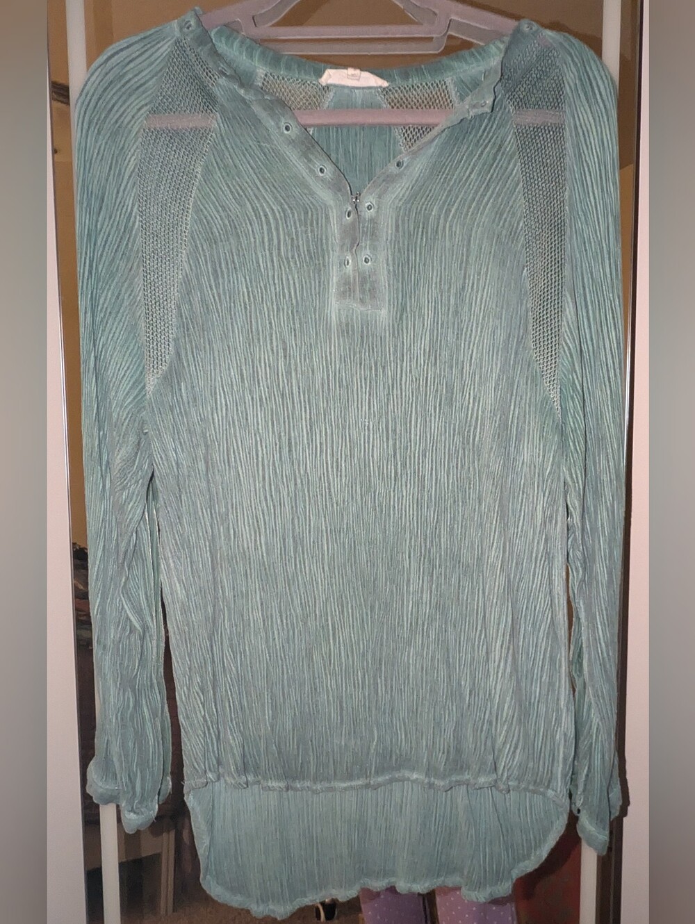 Long-Sleeve Textured Henley Shirt in Seafoam Green